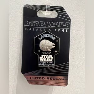 2/$20 Disney Pin STARWARS GALAXYS EDGE LANDING 2019 Limited Authentic Official